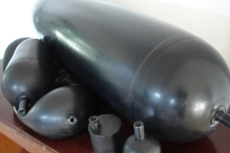 管路式蓄能器和纏繞式蓄能器區(qū)別在哪？