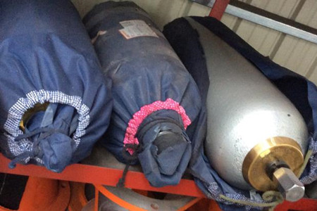 怎么使用蓄能器充氮工具？