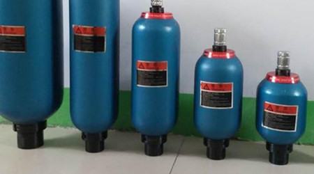 清理隔膜式蓄能器時(shí)需注意哪些事項(xiàng)？